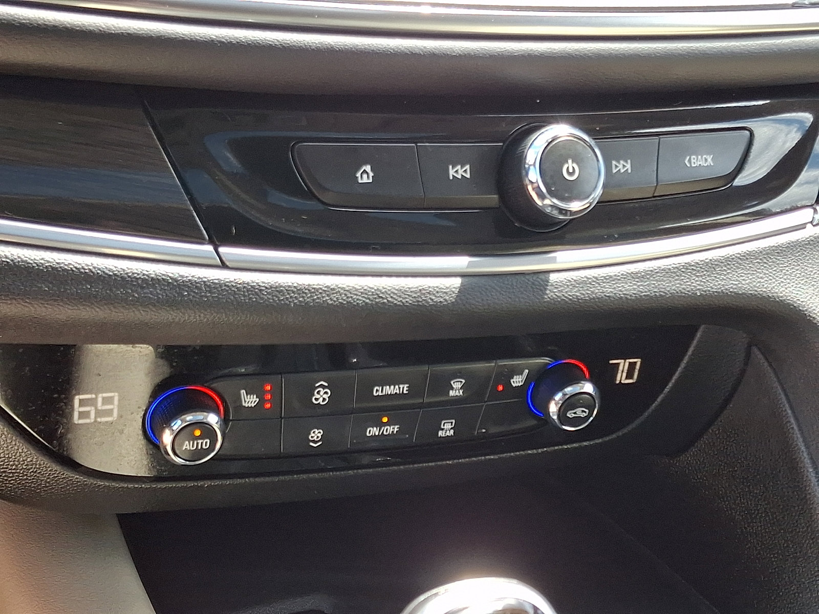 Used 2021 Buick Enclave Essence w/ Sound and Sites Package image 17