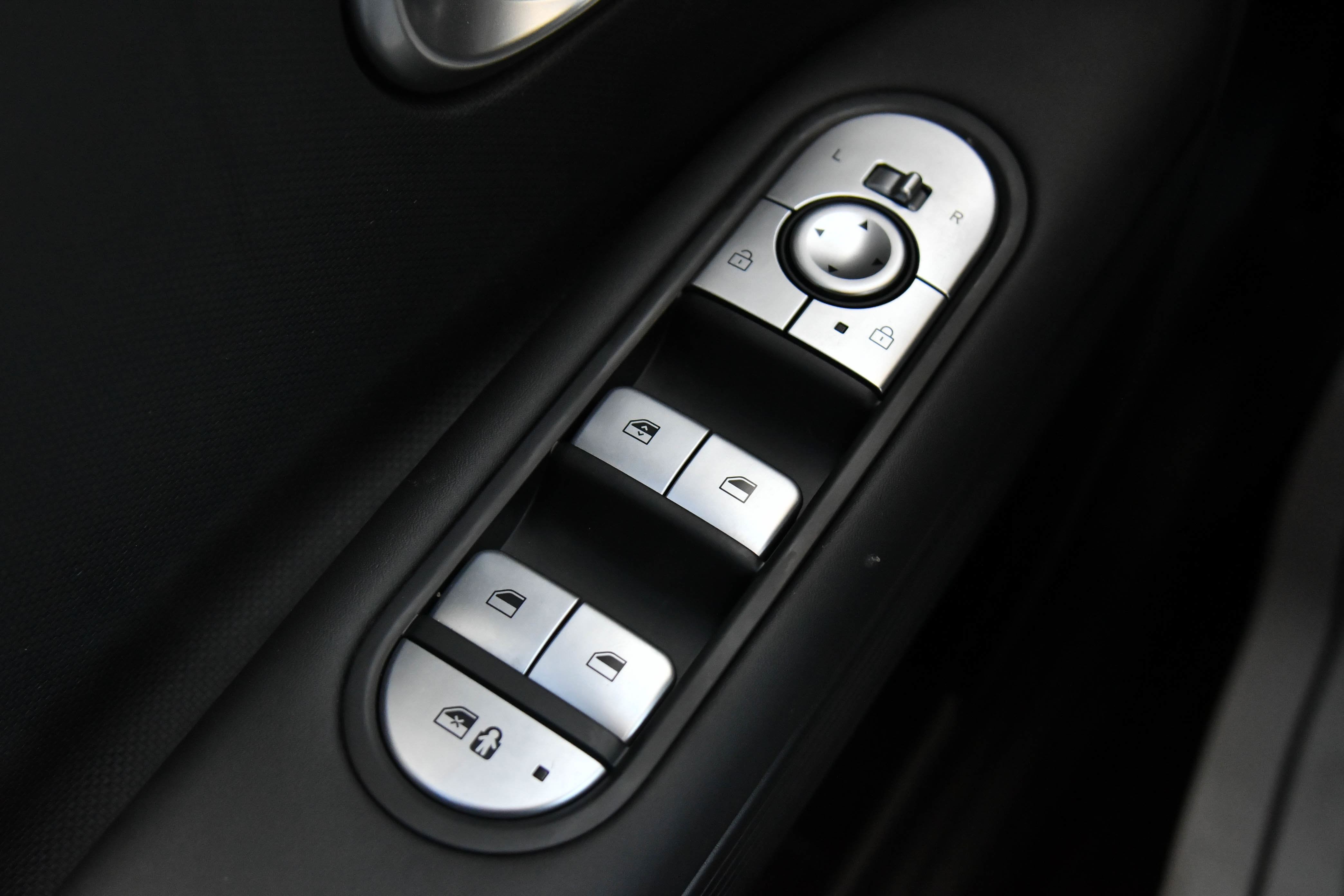 Used 2024 Hyundai Ioniq 5 SE image 35