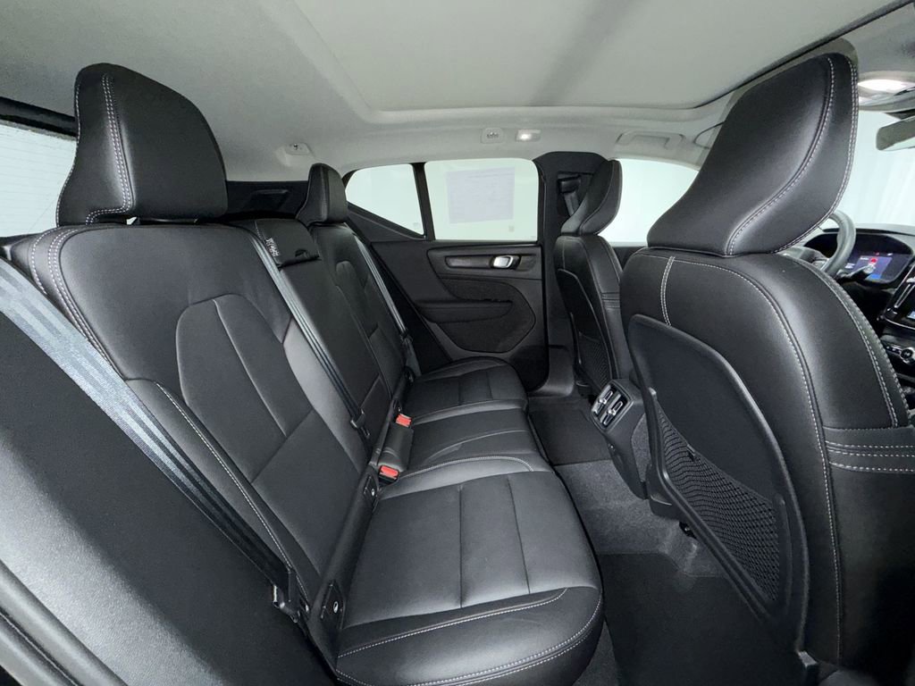 Used 2024 Volvo XC40 B5 Plus w/ Climate Package AWD/4WD image 9