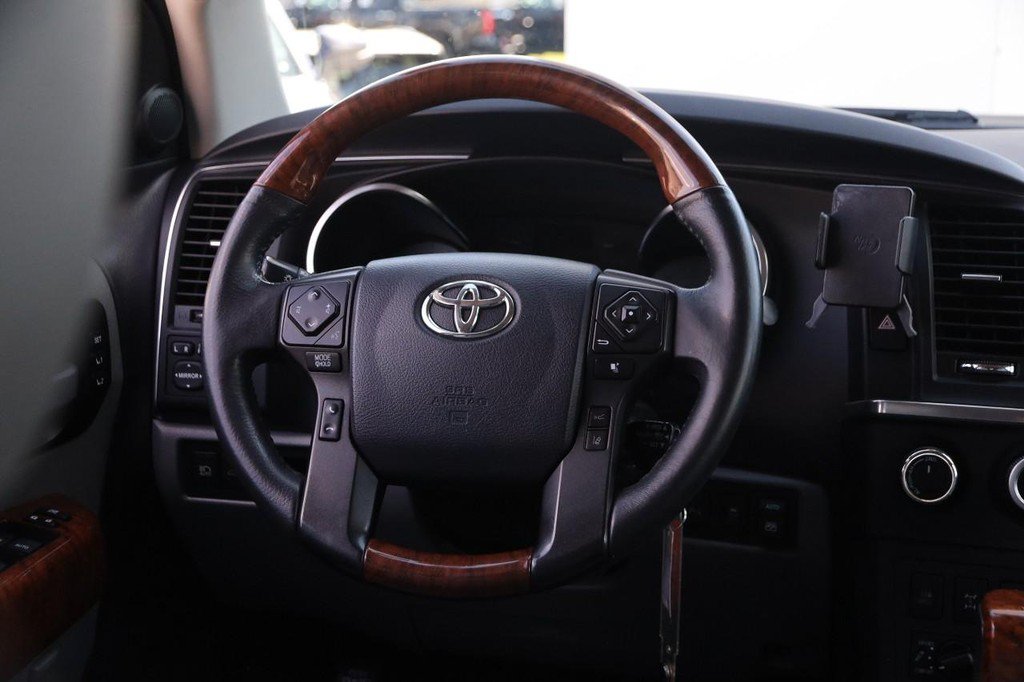 Used 2018 Toyota Sequoia Platinum w/ Carpet Cargo Mat Package AWD/4WD image 28