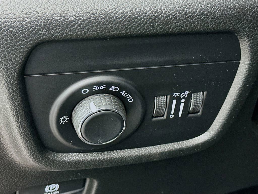 Certified 2024 Jeep Grand Cherokee Altitude image 18