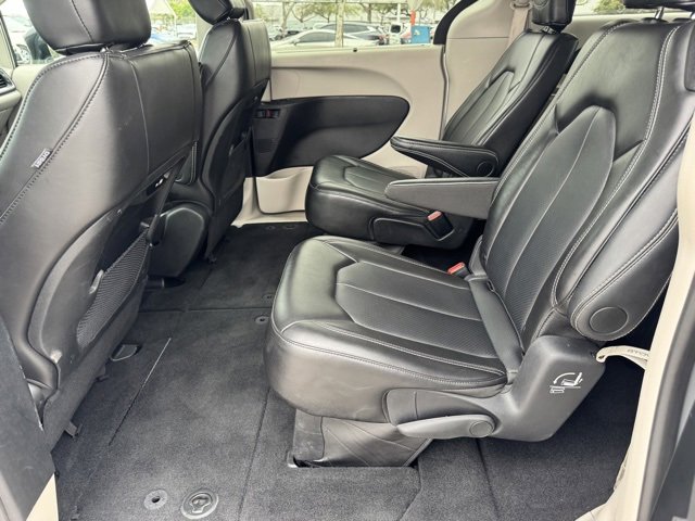 Used 2024 Chrysler Pacifica Touring-L image 13
