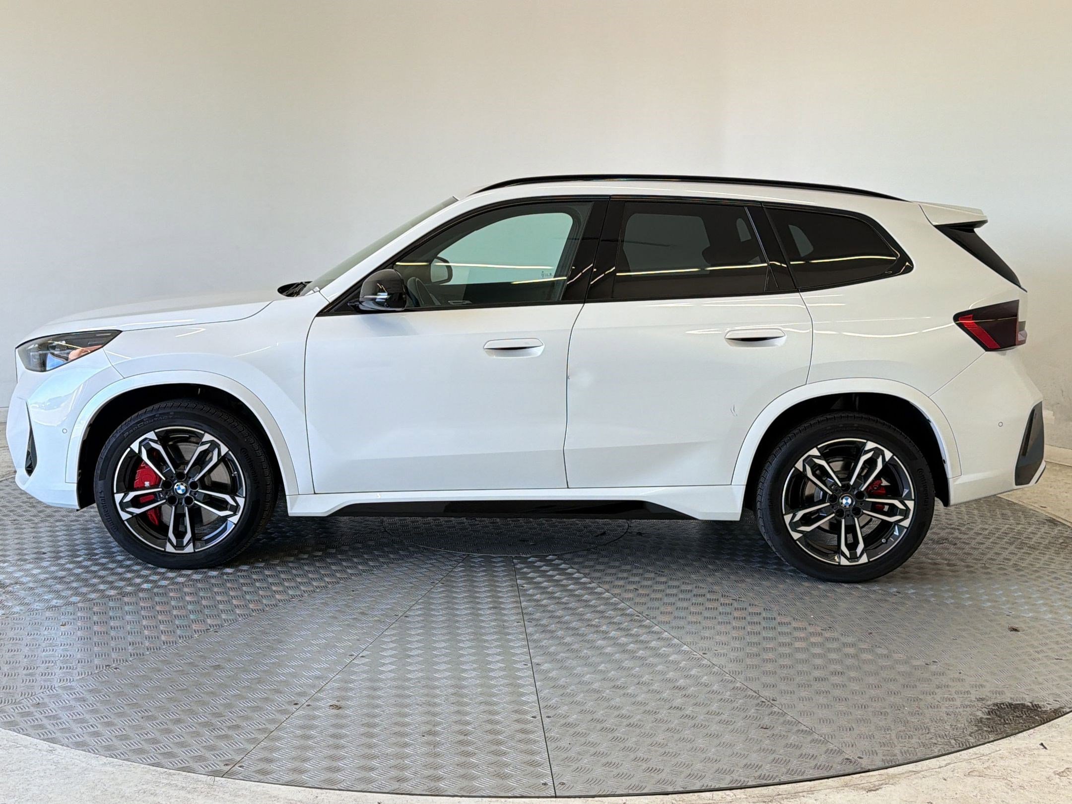 Used 2025 BMW X1 xDrive28i w/ Premium Package AWD/4WD image 2