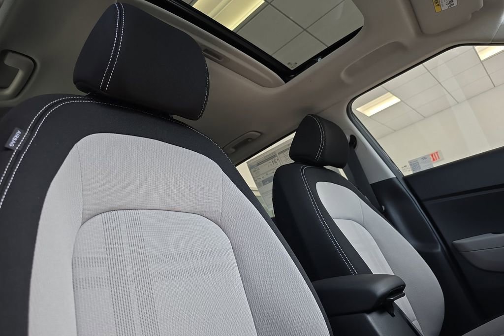 New 2025 Hyundai Venue SEL image 15