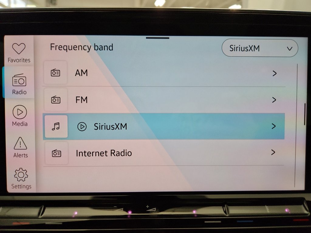 Certified 2025 Volkswagen Atlas Cross Sport SEL image 19
