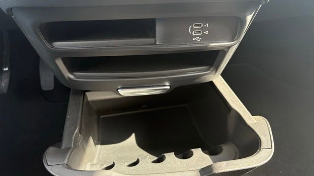 Used 2026 Chrysler Pacifica Select FWD image 31