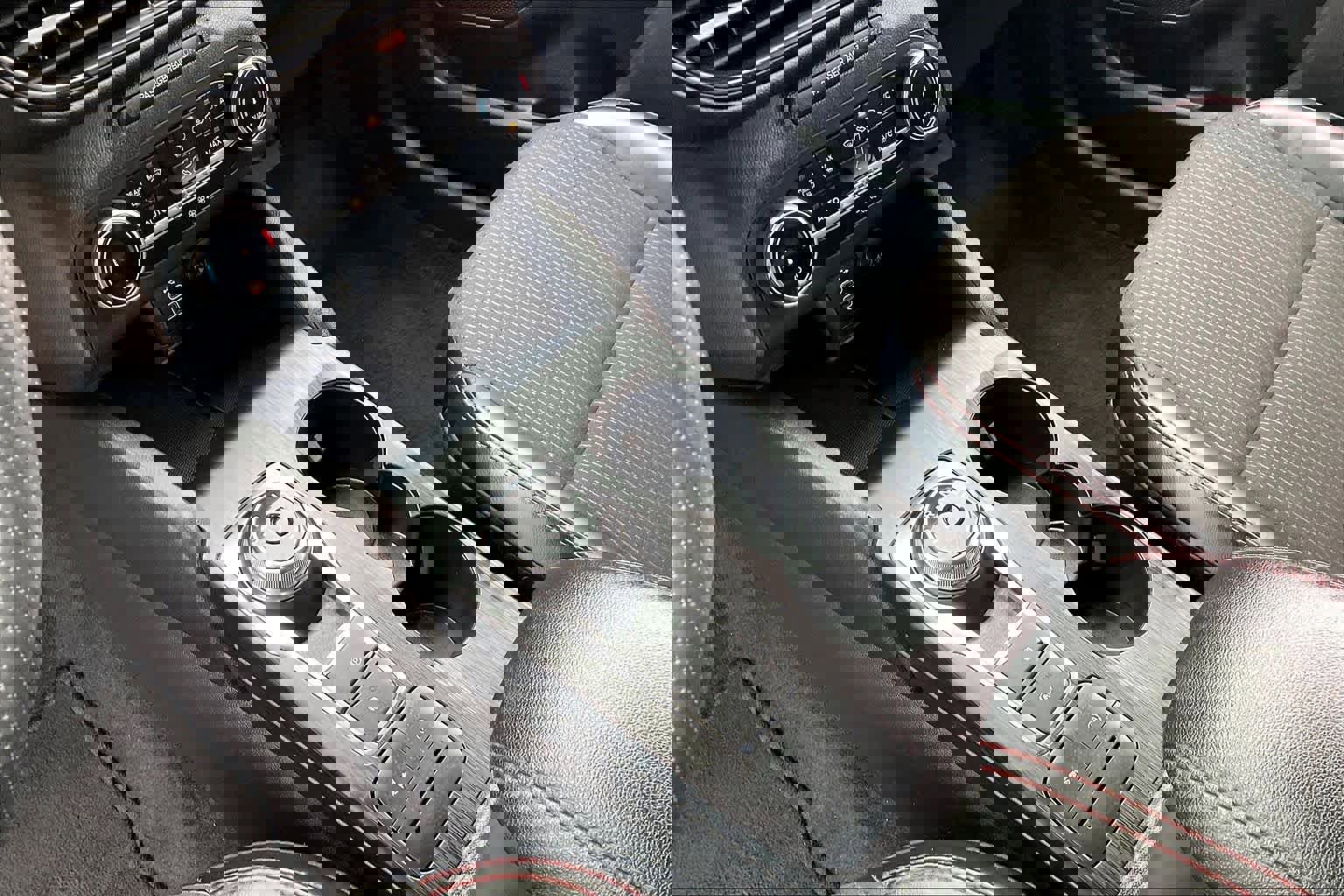 Used 2025 Ford Escape ST-Line image 16