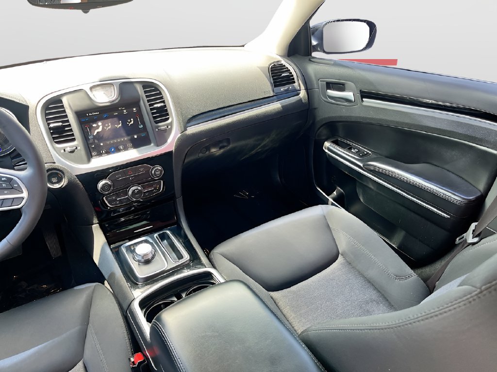 Used 2023 Chrysler 300 Touring RWD image 21