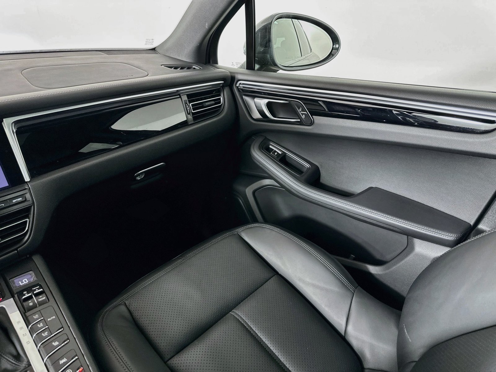 Used 2021 Porsche Macan S AWD/4WD image 23