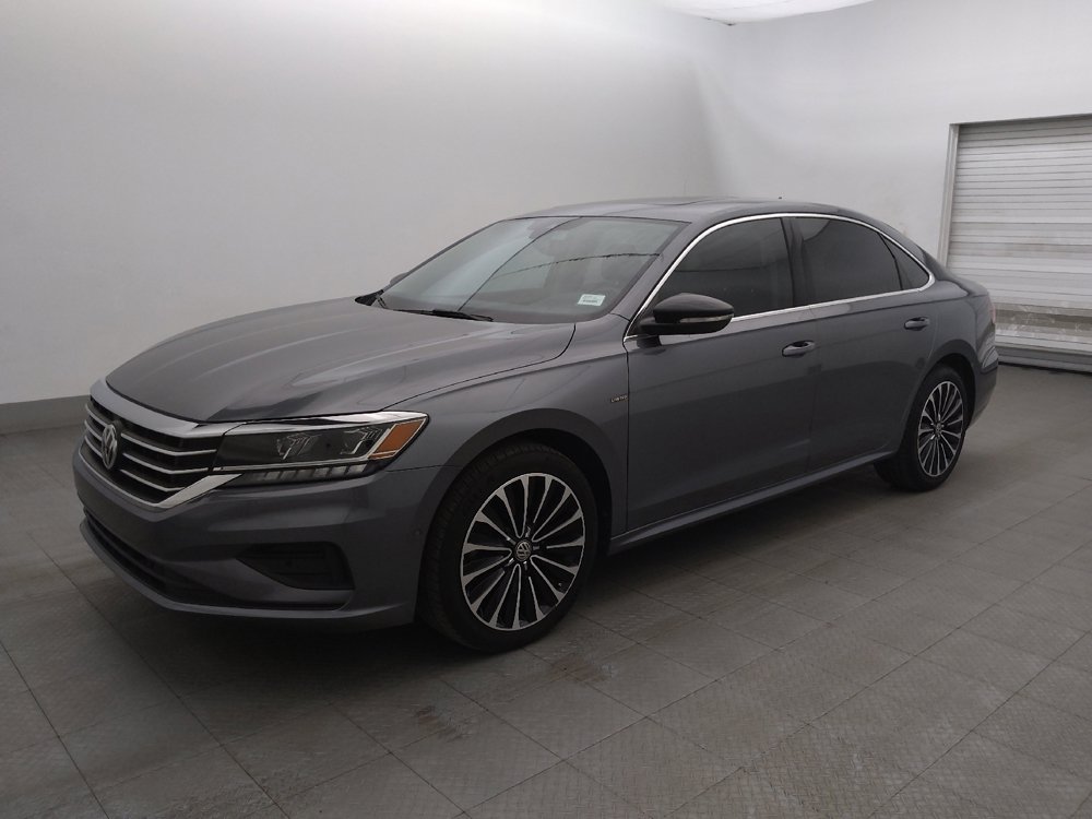 Used 2022 Volkswagen Passat 2.0T FWD image 2