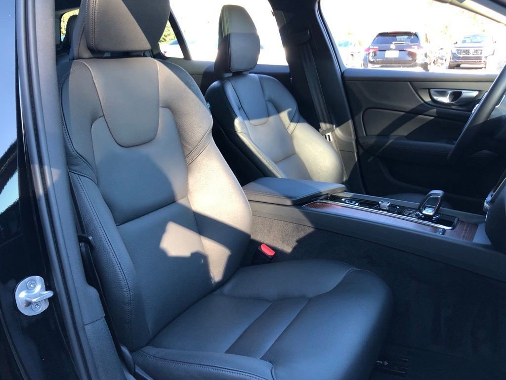 Used 2025 Volvo V60 B5 Cross Country Plus AWD/4WD image 27