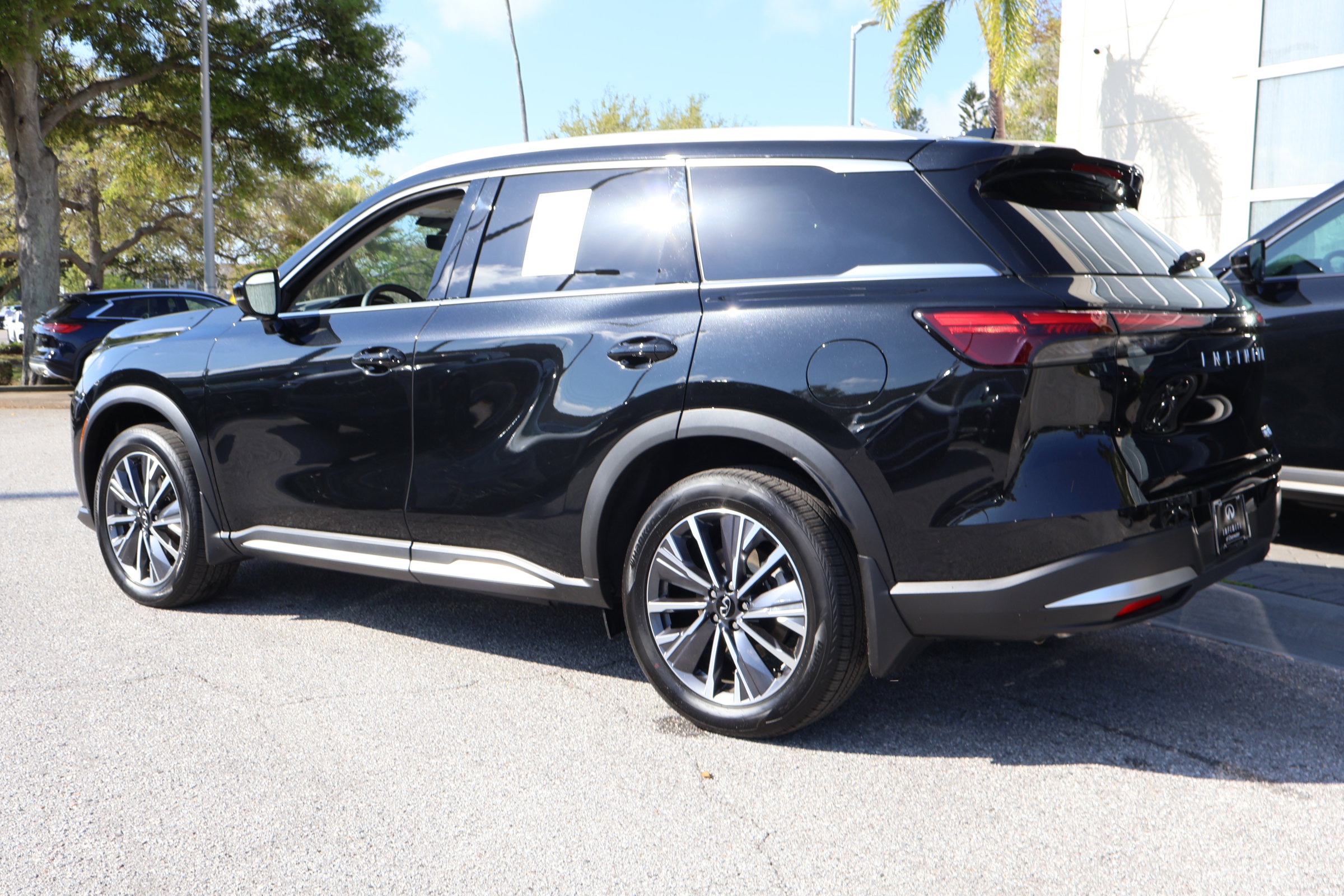Used 2026 INFINITI QX60 Luxe w/ Cargo Package image 7
