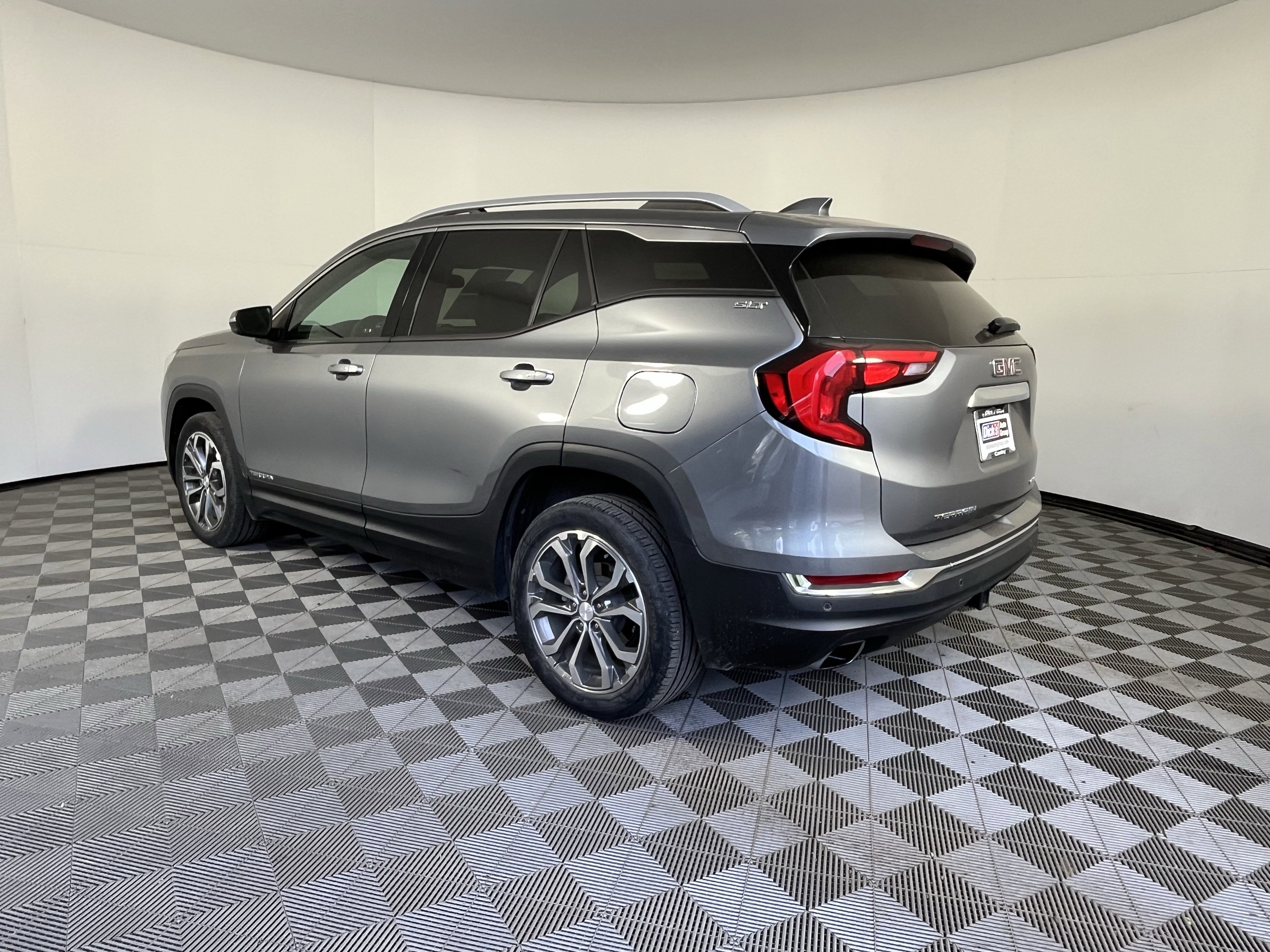 Used 2019 GMC Terrain SLT w/ Preferred Package AWD/4WD image 3