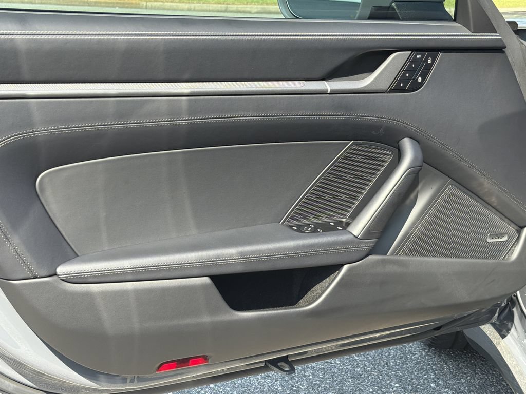 Used 2025 Porsche 911 Carrera RWD image 11