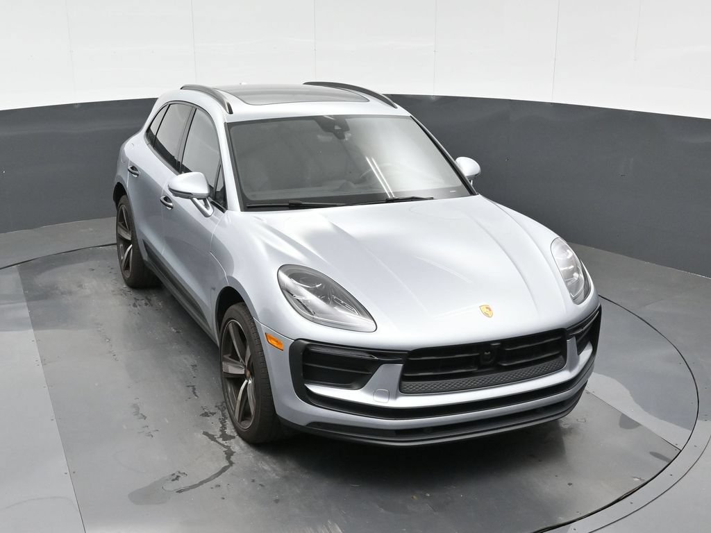 Certified 2023 Porsche Macan AWD/4WD image 32