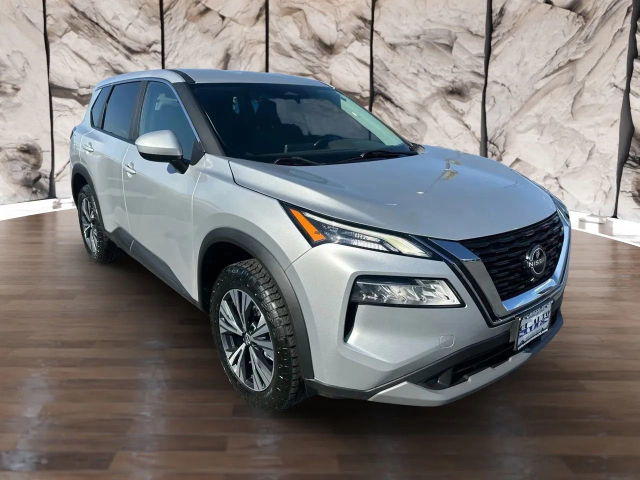 Used 2023 Nissan Rogue SV image 1