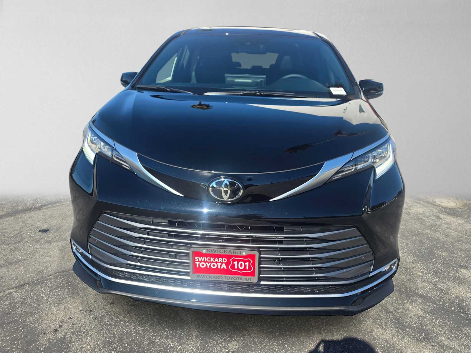 New 2026 Toyota Sienna Limited AWD/4WD image 8