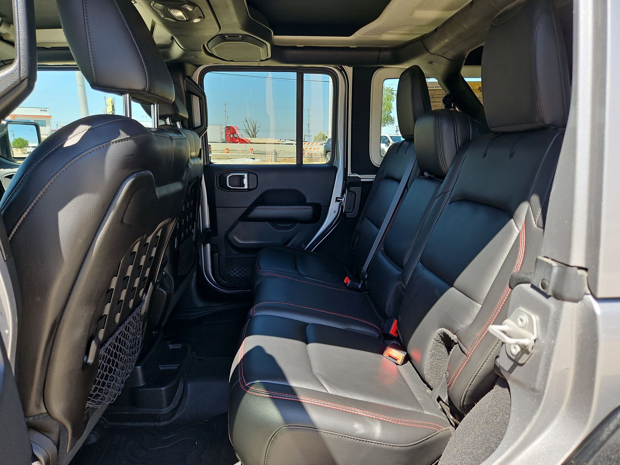 Used 2018 Jeep Wrangler Unlimited Rubicon image 15