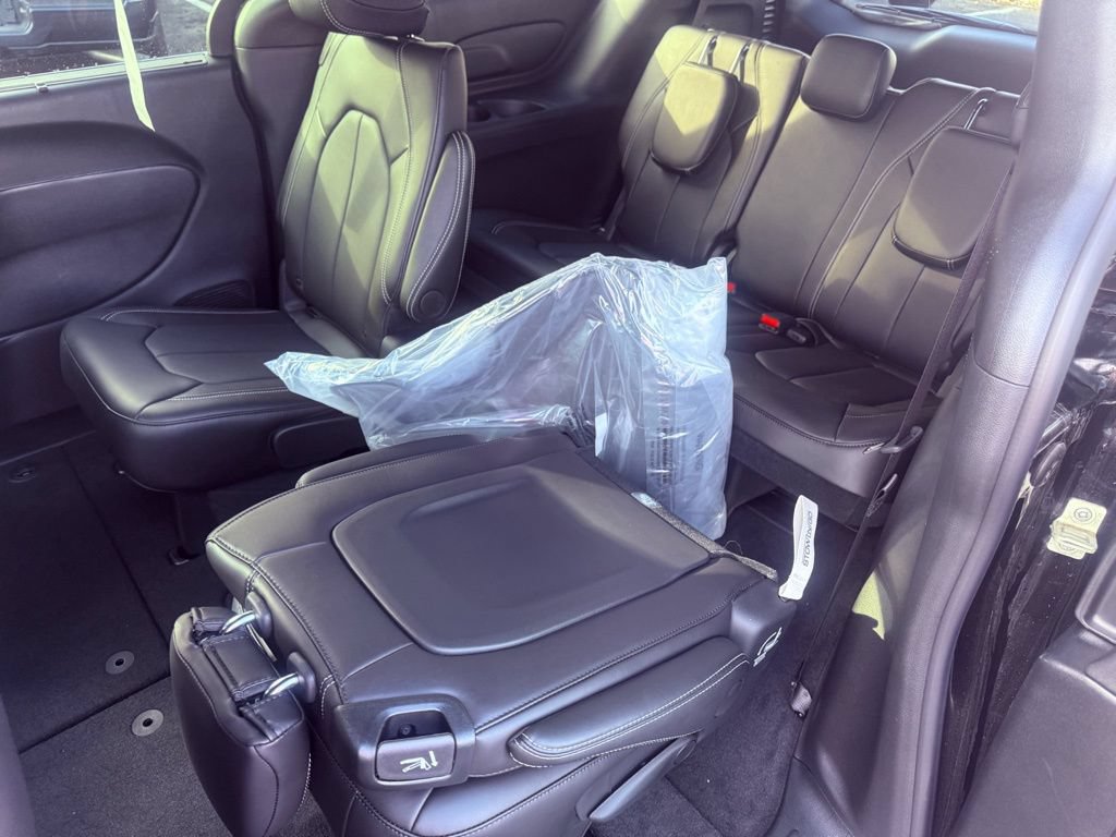 New 2026 Chrysler Pacifica Select FWD image 50