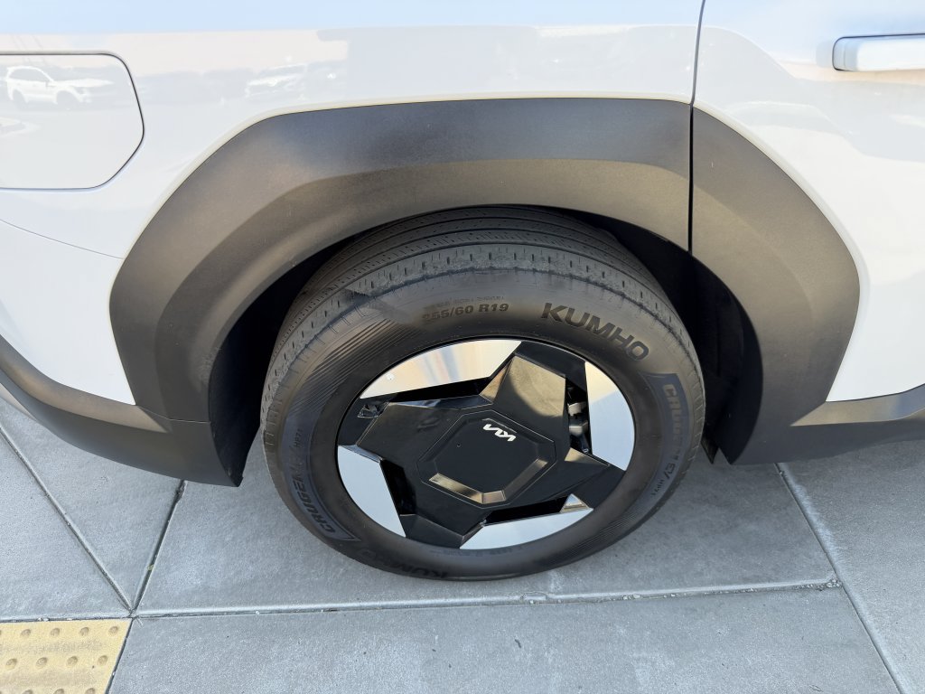 Used 2025 Kia EV9 Wind AWD/4WD image 15