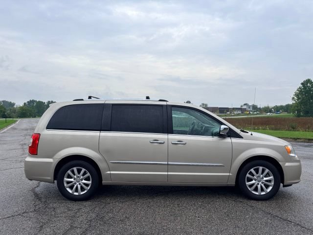Used 2016 Chrysler Town & Country Limited Platinum w/ Trailer Tow Group FWD image 6