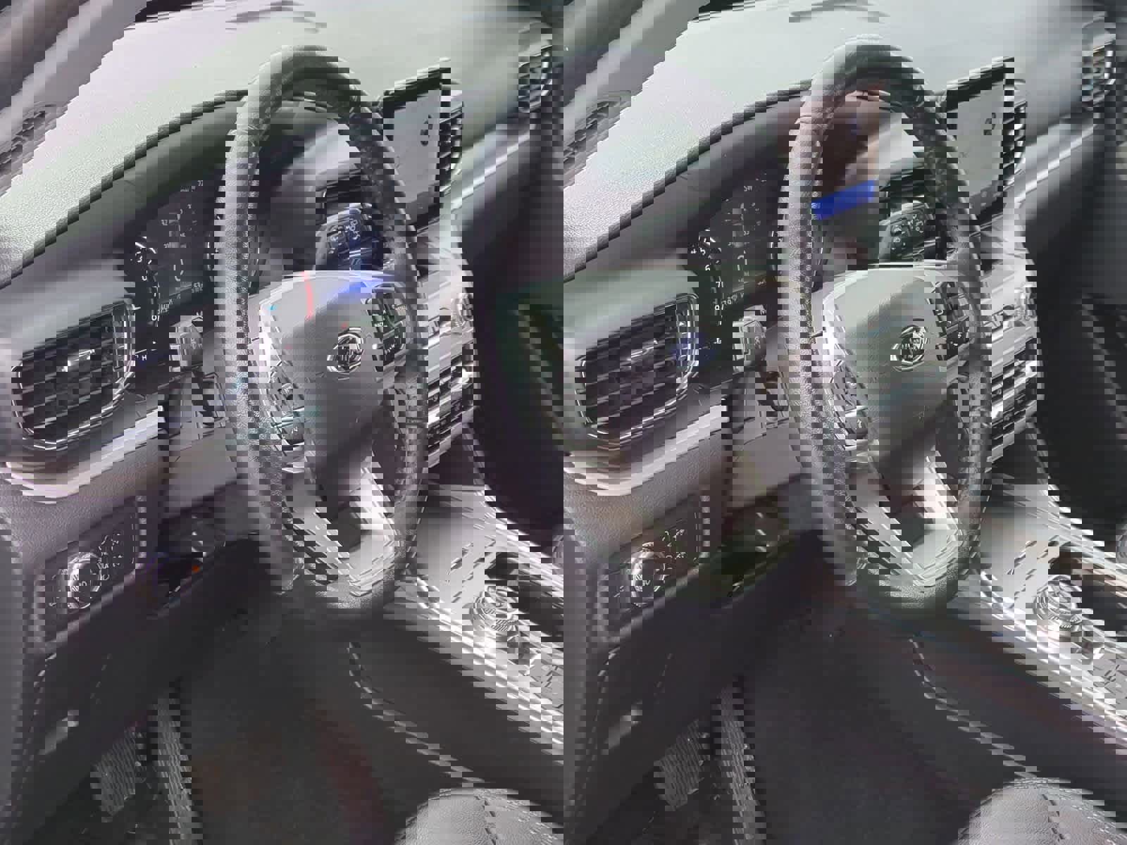 Used 2020 Ford Explorer XLT w/ Equipment Group 202A image 10