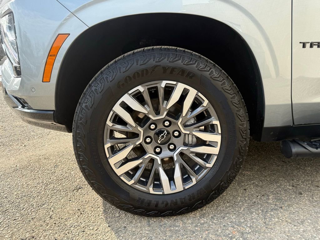 Used 2025 Chevrolet Tahoe Z71 image 10