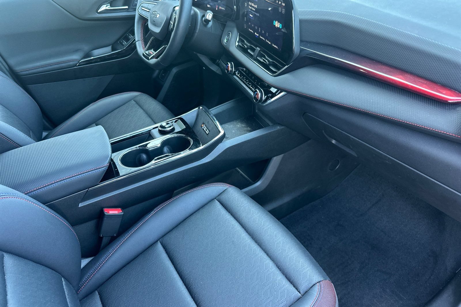 Used 2026 Chevrolet Equinox RS w/ LPO, Floor Liner Package FWD image 18