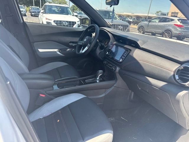 Used 2024 Nissan Kicks SR w/ SR Premium Package FWD image 9