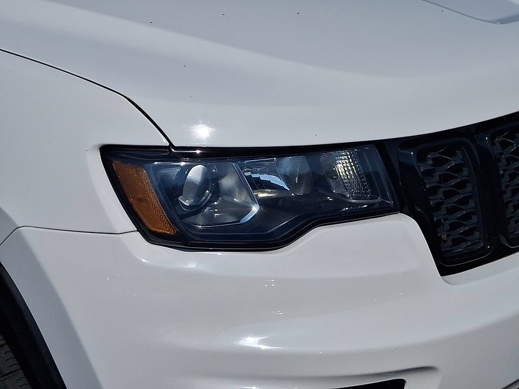 Used 2019 Jeep Grand Cherokee Laredo AWD/4WD image 9