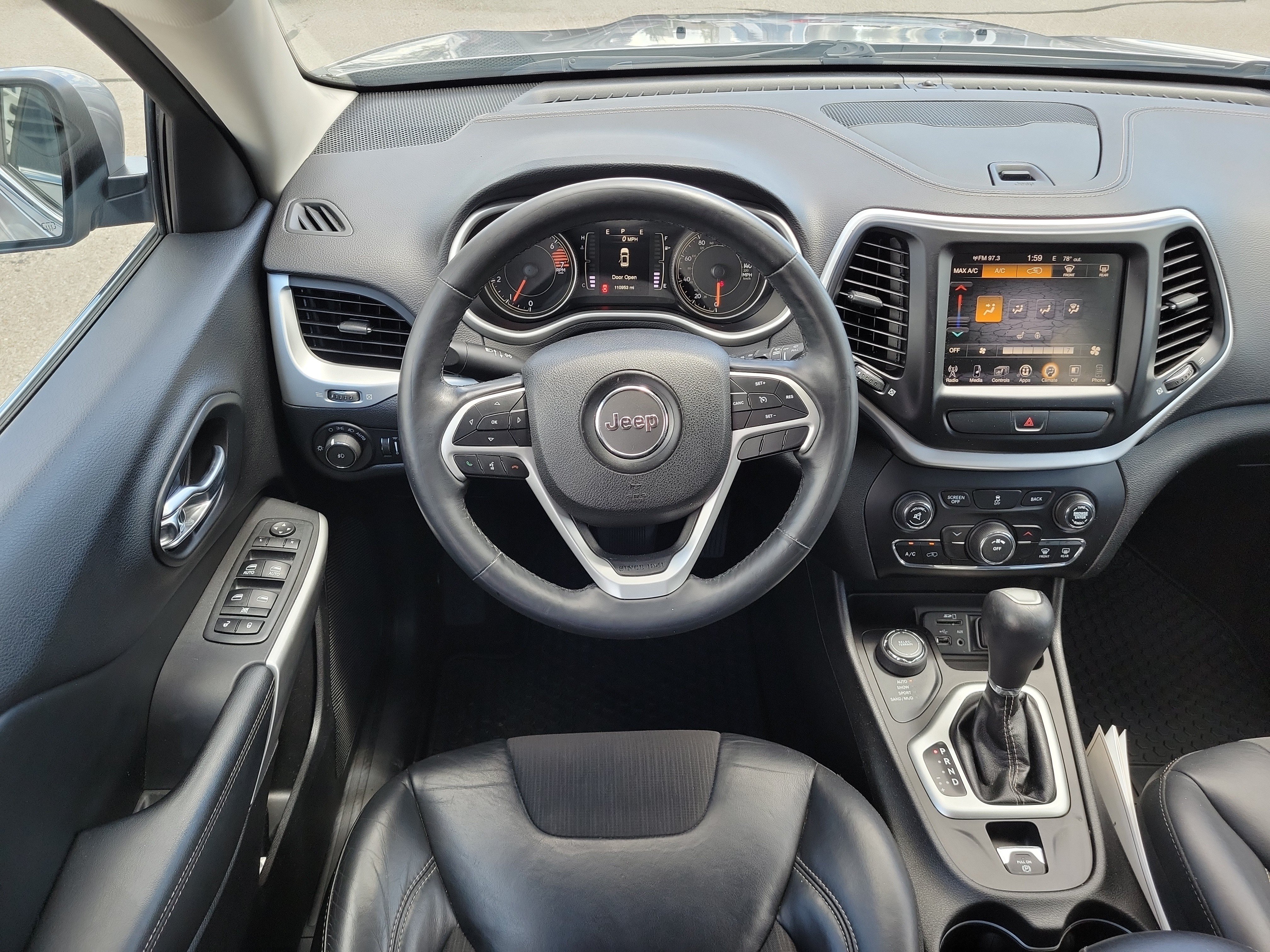 Used 2018 Jeep Cherokee Latitude Plus w/ Cold Weather Group AWD/4WD image 10
