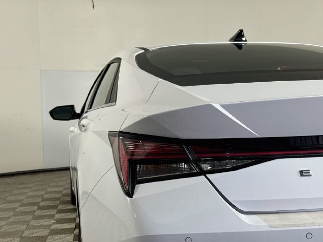 Used 2022 Hyundai Elantra Limited FWD image 35