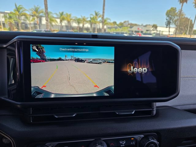 Used 2025 Jeep Gladiator Sport AWD/4WD image 11