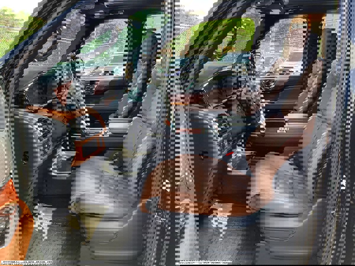 Used 2022 Lincoln Navigator Reserve AWD/4WD image 12