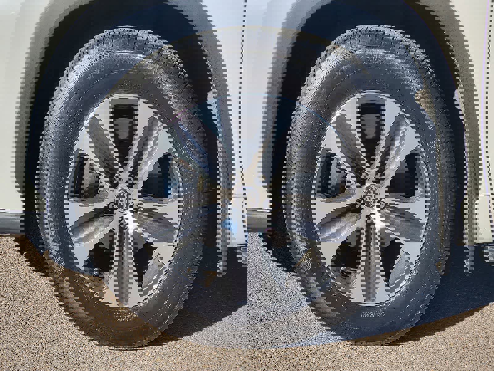 Used 2020 Toyota Highlander XLE image 10