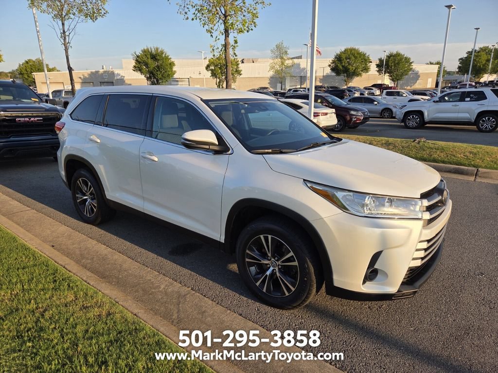 Used 2019 Toyota Highlander LE FWD image 3