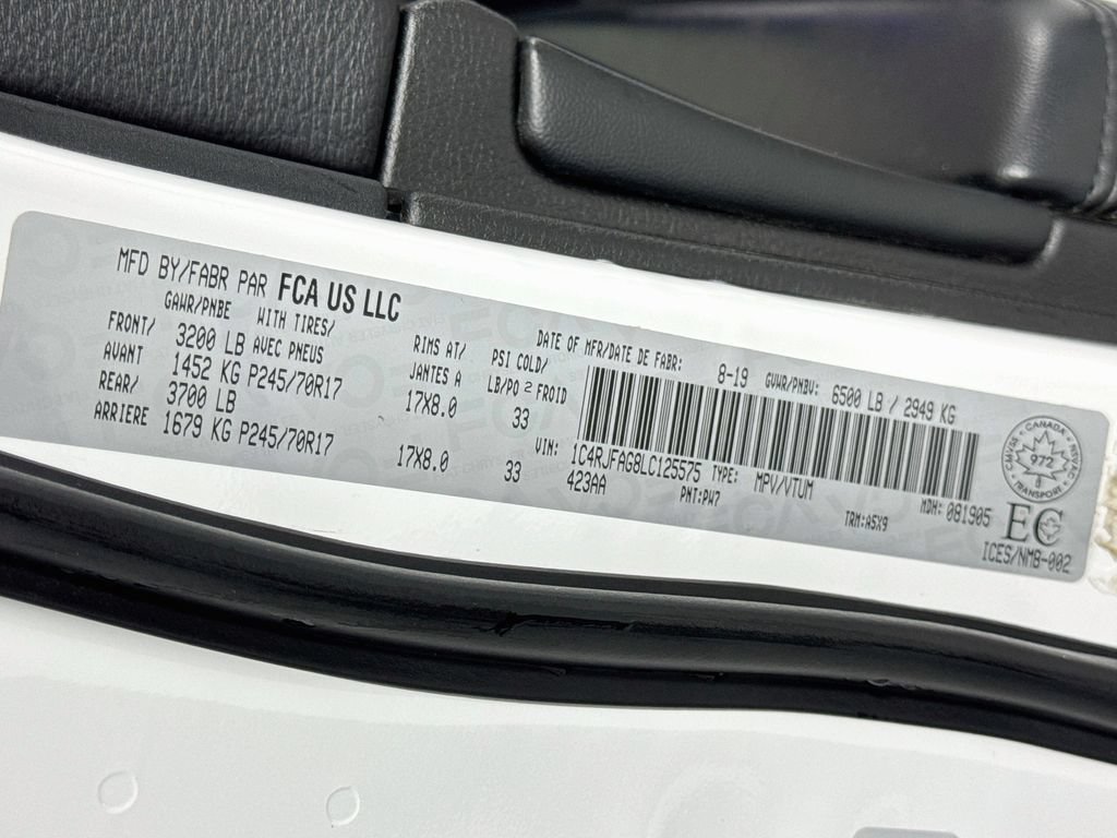 Used 2020 Jeep Grand Cherokee Laredo AWD/4WD image 37