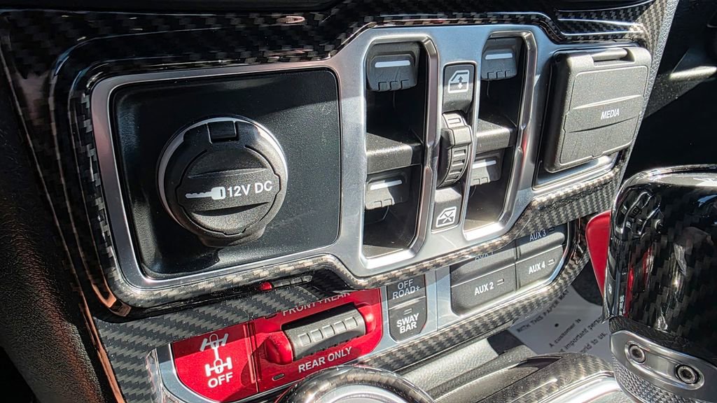 Used 2024 Jeep Wrangler Unlimited Rubicon w/ Technology Group image 38