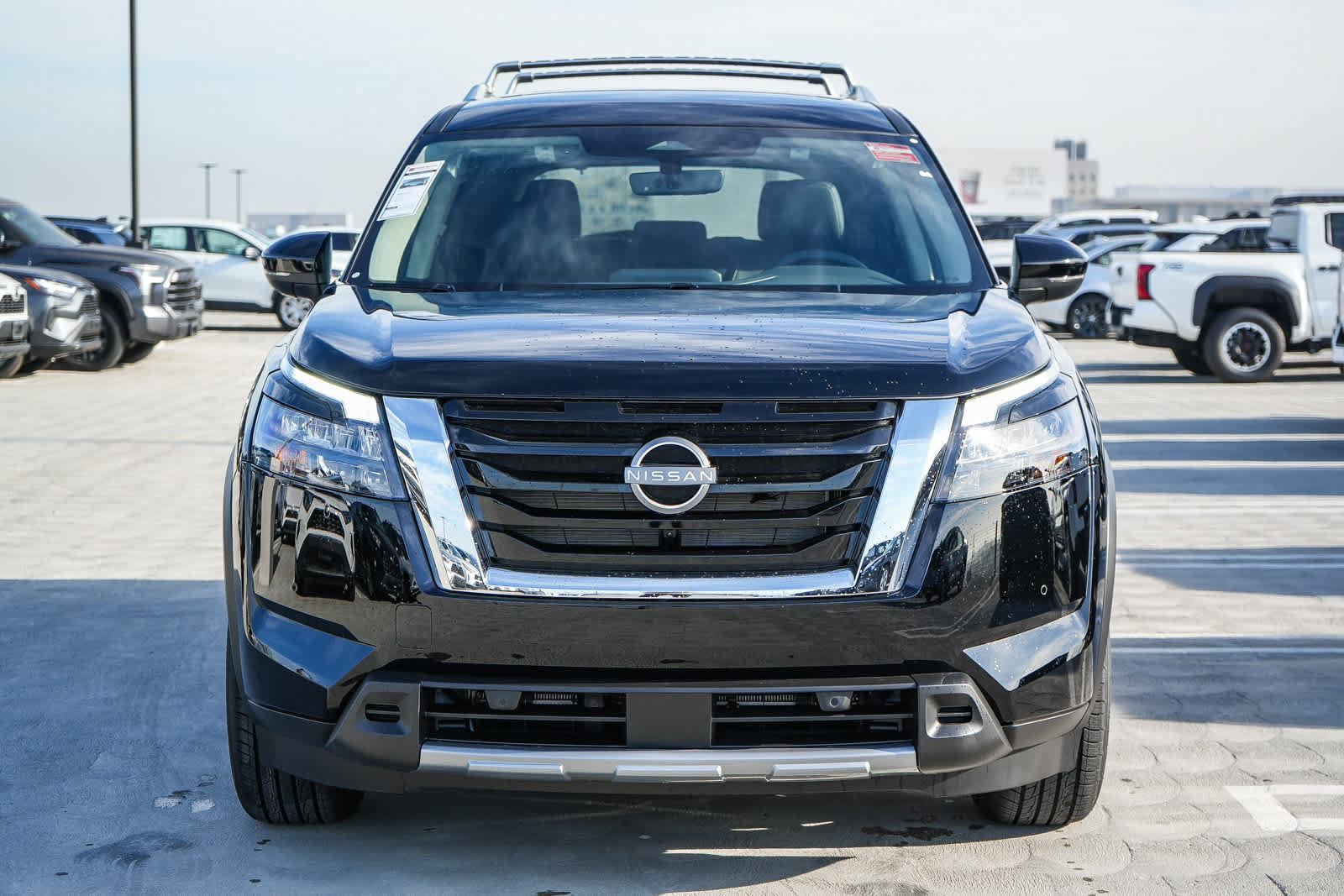 Used 2025 Nissan Pathfinder SL FWD image 2