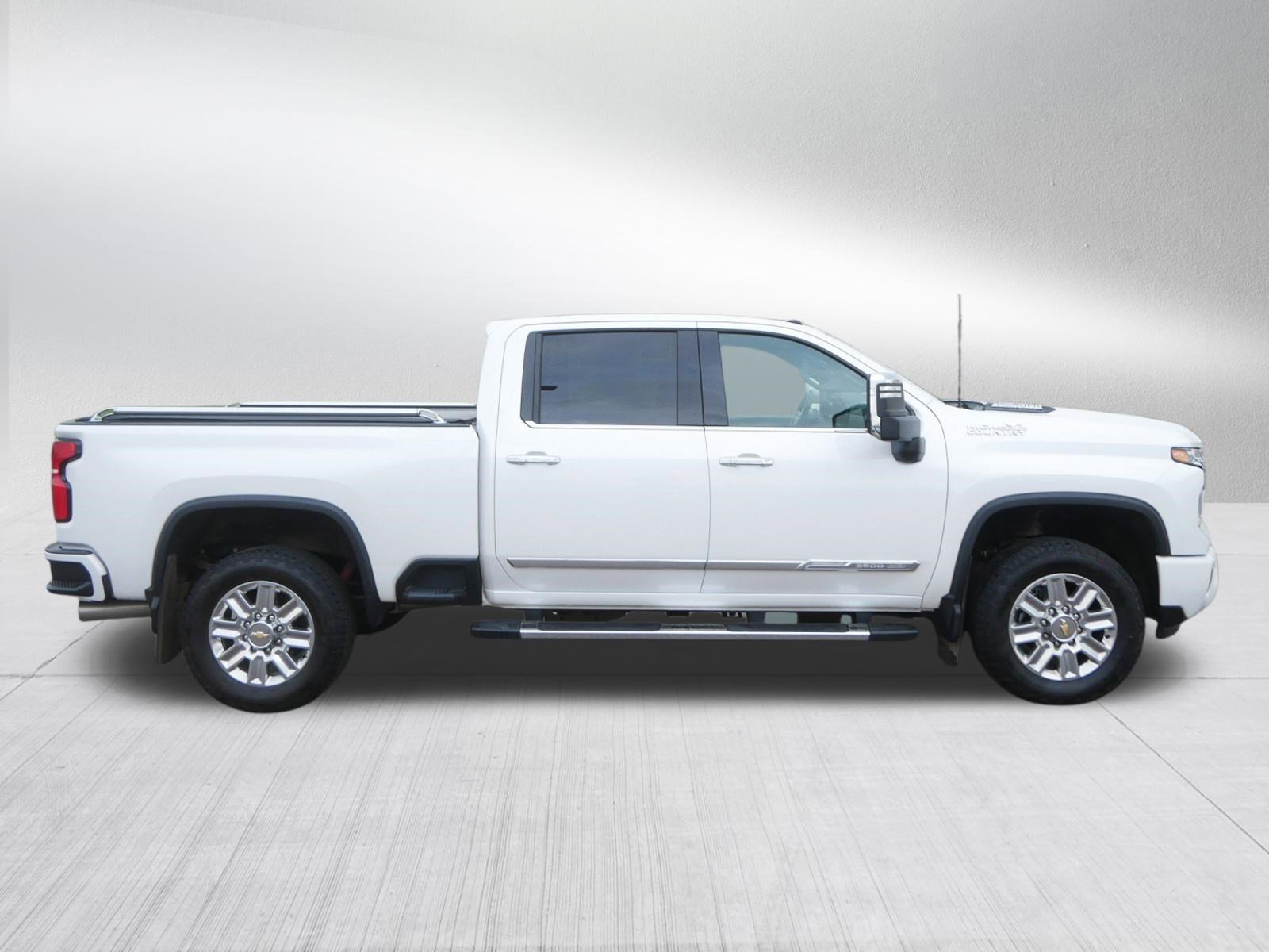 Used 2025 Chevrolet Silverado 3500 High Country w/ Technology Package AWD/4WD image 8