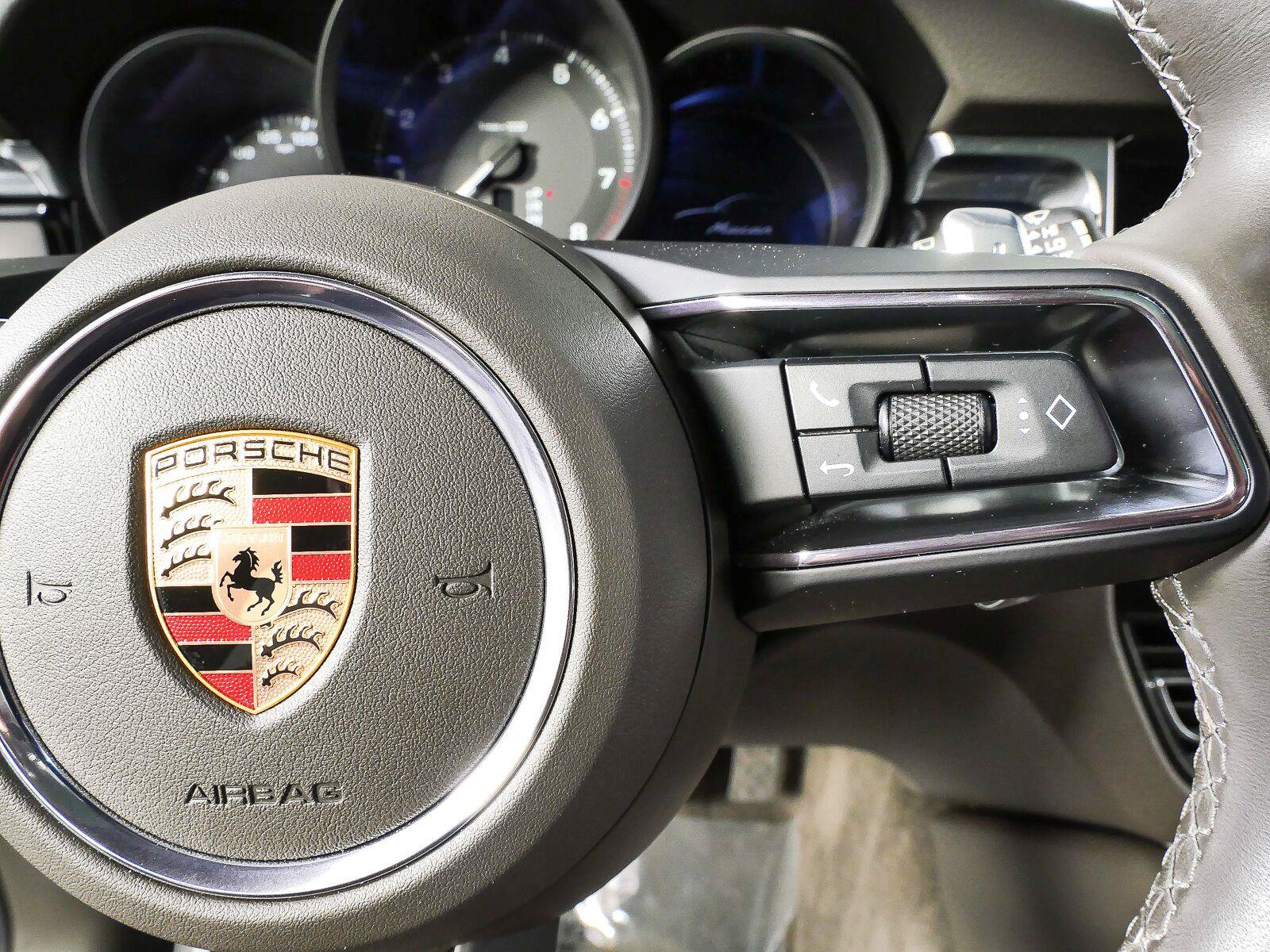 Used 2025 Porsche Macan Turbo AWD/4WD image 13