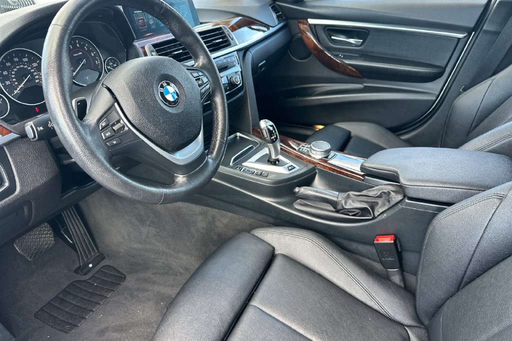 Used 2017 BMW 330e RWD image 10