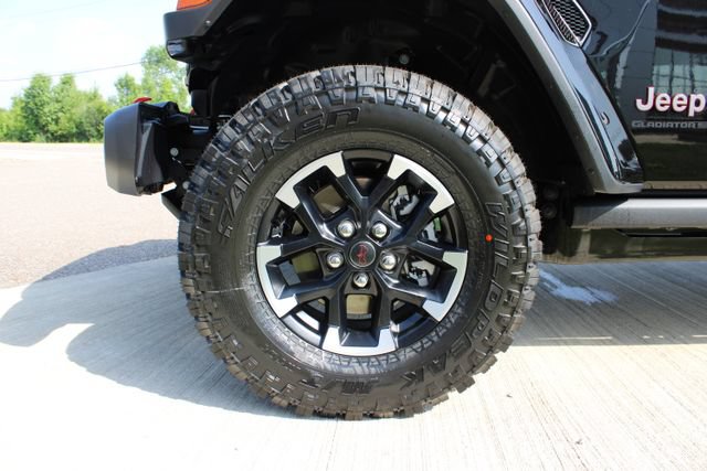 New 2026 Jeep Gladiator Rubicon w/ Steel Power Dome Hood Package AWD/4WD image 25