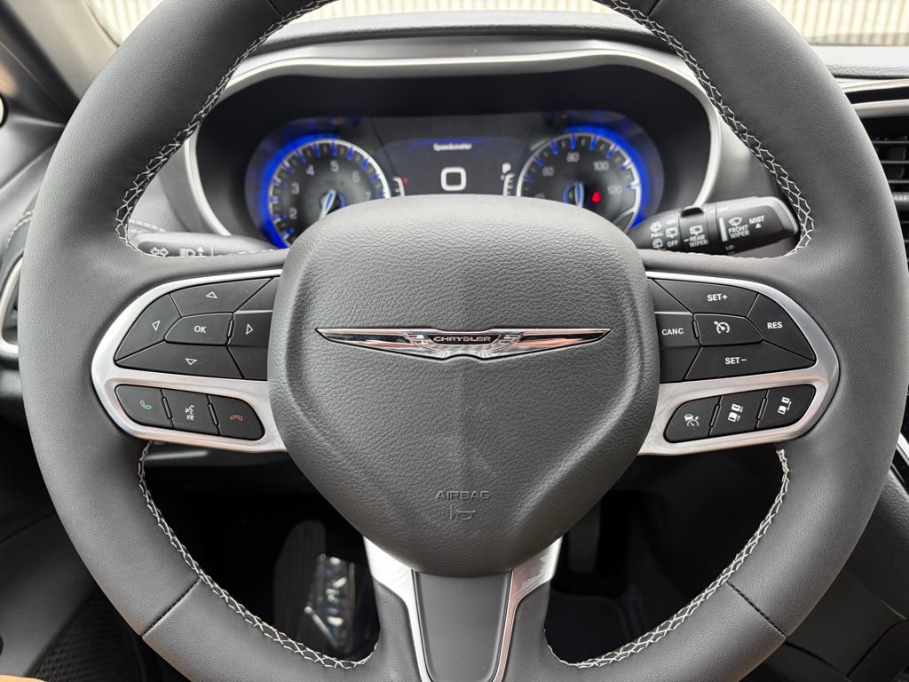 New 2026 Chrysler Pacifica Select AWD/4WD image 25