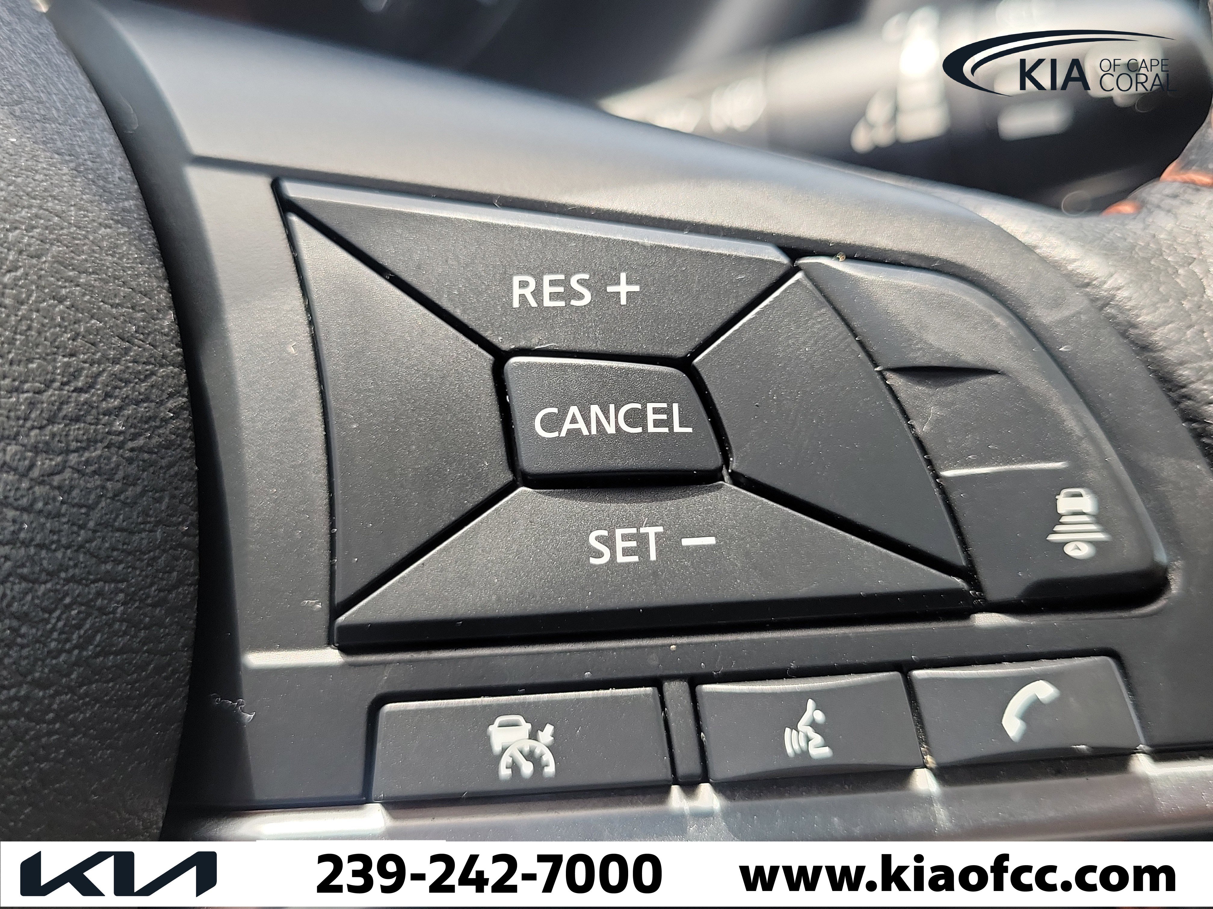Used 2023 Nissan Kicks SR w/ SR Premium Package FWD image 24