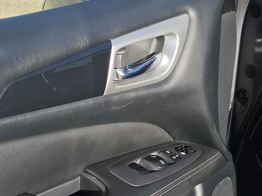 Used 2020 Nissan Pathfinder SV image 24