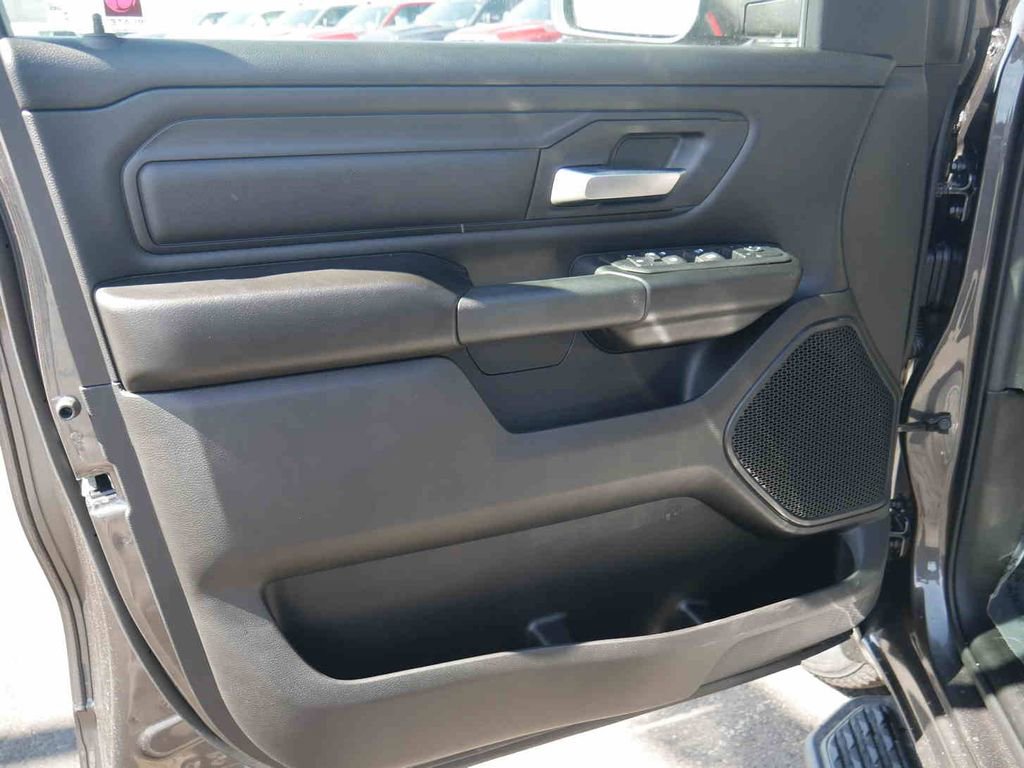New 2026 RAM 1500 Express AWD/4WD image 24