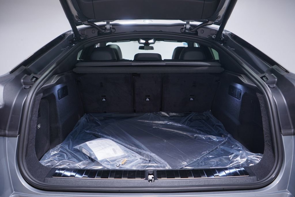 New 2026 BMW X6 xDrive40i w/ Premium Package AWD/4WD image 13