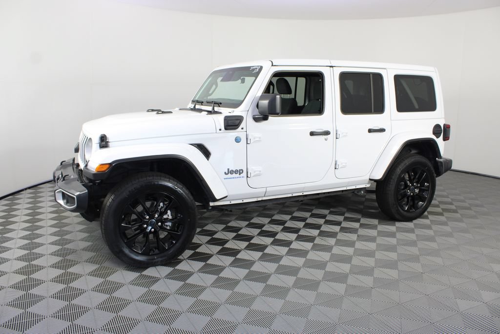 Used 2025 Jeep Wrangler Unlimited Sahara w/ Safety Group AWD/4WD image 2