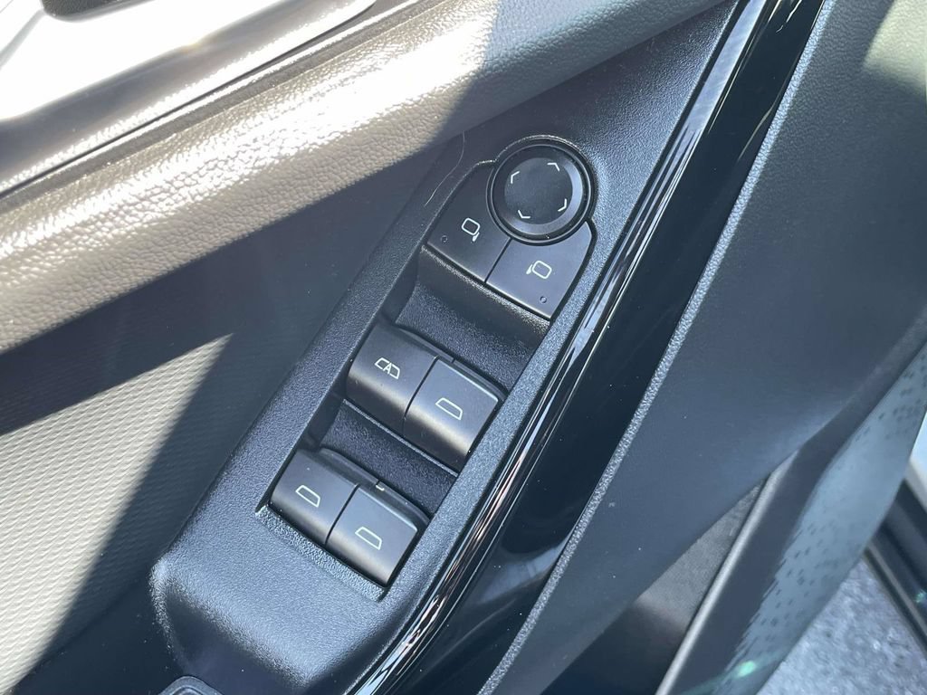 Used 2026 Chevrolet Equinox LT AWD/4WD image 25
